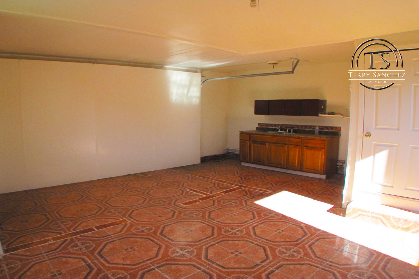 HOME FOR SALE IN SAN BERNARDINO CA 92407 BY REAL ESTATE BROKER TERRY SANCHEZ $260,000 WITH 4 BEDROOMS 2 BATHROOMS